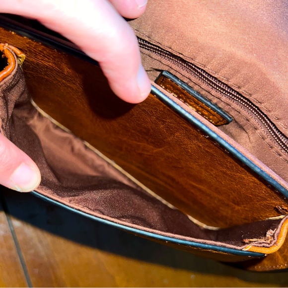 Crossbody - Picture 6 of 6